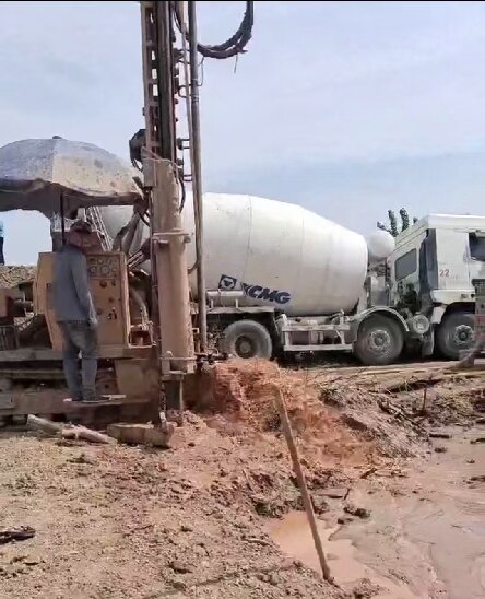 八公山区岩石井施工