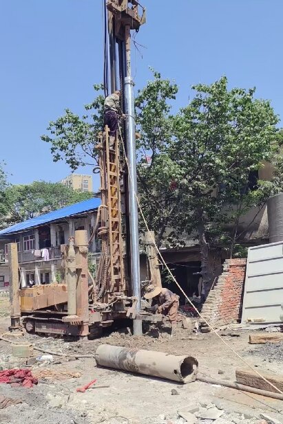 八公山区岩石井