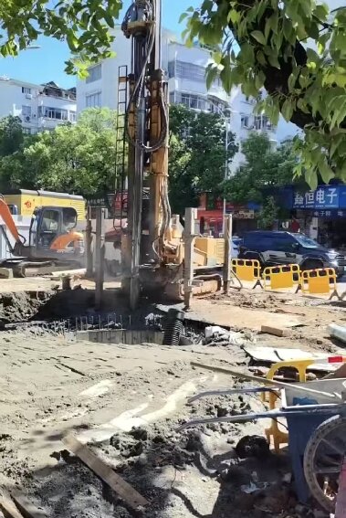 八公山区岩石井